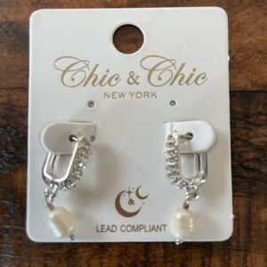 Chic & Chic Silver and Pearl Earrings